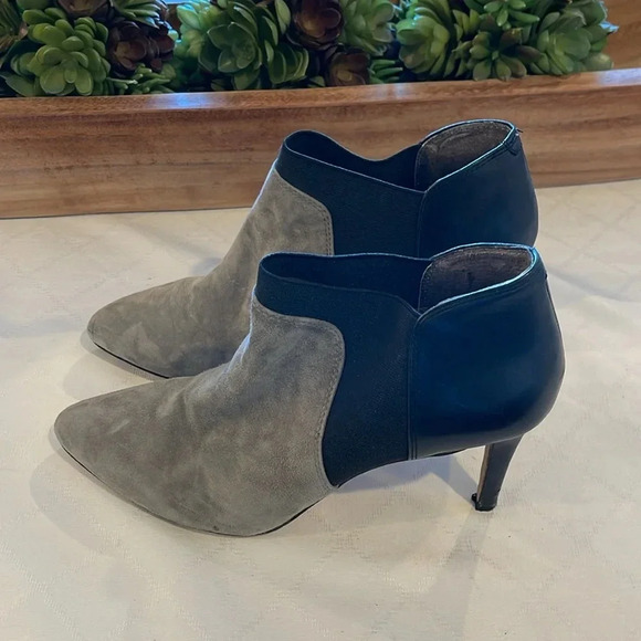 Vince Camuto Saron Bootie, Moonstone gray &‎ Black Leather Womens Size 8.5 heels - Picture 3 of 5